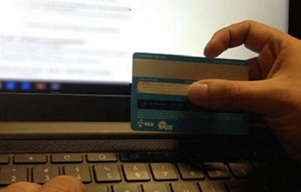 Mujer denuncia en redes sociales fraude bancario y logra recuperar su dinero