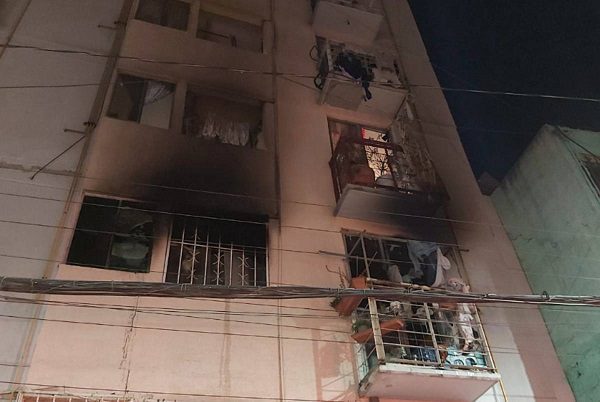 Evacúan a 120 personas tras incendio en departamento en la Cuauhtémoc