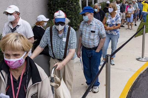 Migrantes en Florida no son considerados para vacunación contra Covid