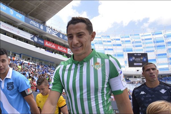 Andrés Guardado da positivo a Covid-19. No podrá enfrentar al Sevilla