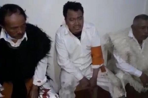 Pobladores de San Juan Chamula retienen a funcionarios para exigir liberación de preso