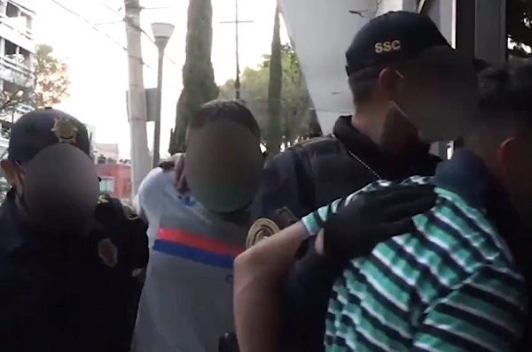 Joven denuncia asalto y caen en el acto siete de La Unión Tepito