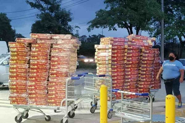 Surge en Villahermosa #LadyRosca, acaparó 300 roscas de Reyes