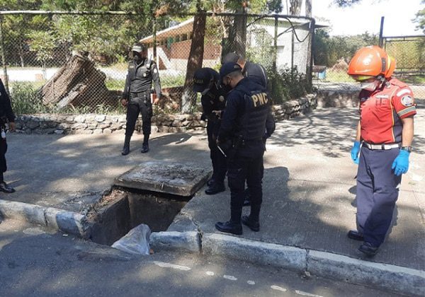 Dentro de una alcantarilla localizan el cuerpo de investigadora de la Fiscalía de Guatemala