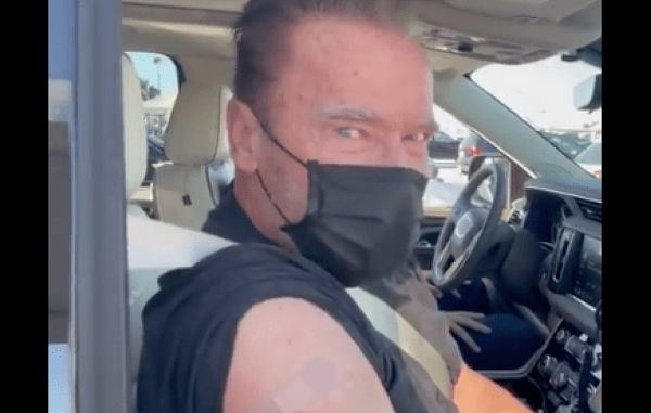 'Terminator' se vacuna y hace este llamado #VIDEO