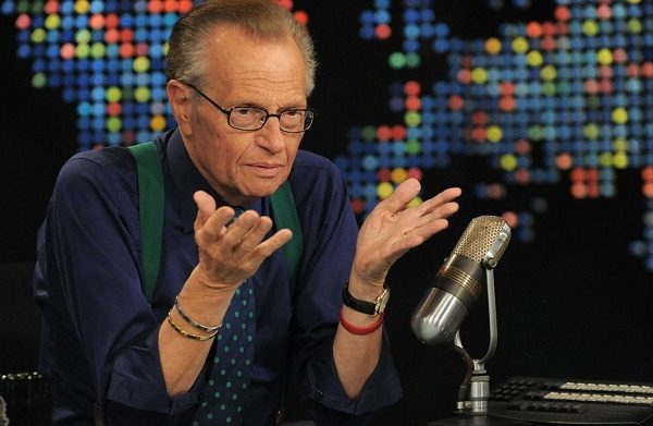 Muere por Covid-19, el mítico presentador estadounidense Larry King