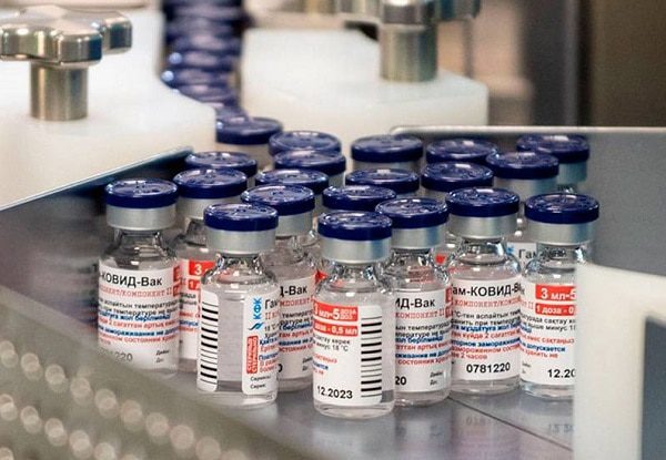 Empresario veracruzano compra 2 millones dosis de la vacuna rusa Sputnik V