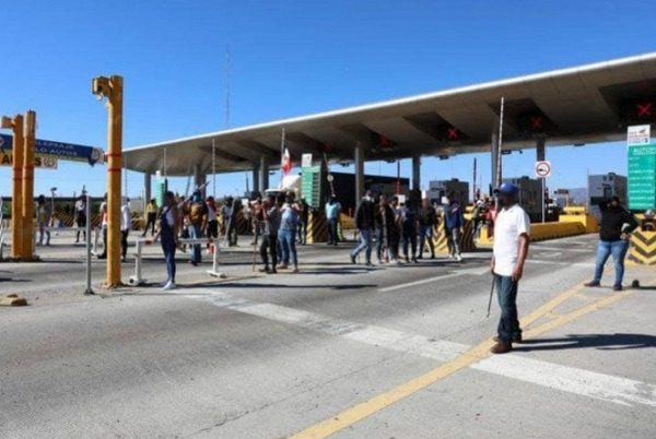 37 lesionados deja toma de caseta en Jalisco