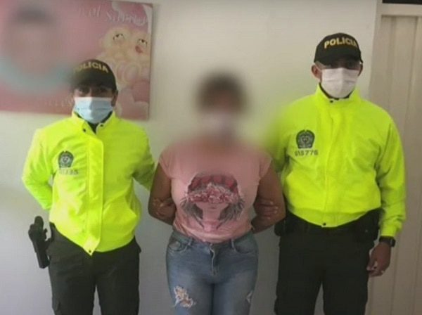 Detienen a mujer que violaba a sus hijas, las grababa y vendía sus videos a pedófilos