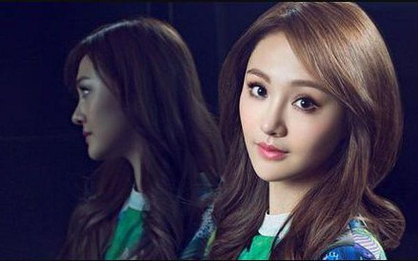 Actriz china acude a gestación subrogada para no afectar su figura y termina abandonando a sus hijos