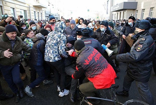 Se registran enfrentamientos en Rusia tras marcha en apoyo a opositor Navalni #VIDEO