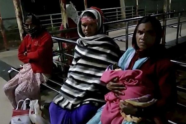 10 bebés mueren en incendio en hospital de la India