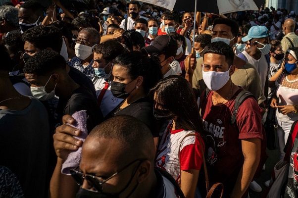 Ante el aumento de contagios, Cuba amenaza con tomar medidas fiscales