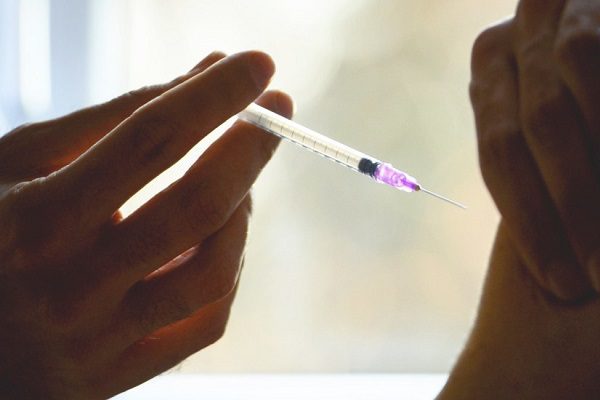 Mujer de CDMX consigue amparo para poder ser vacunada contra el Covid-19