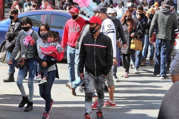 Hallan en NL posible infección de cepa covid proveniente de Reino Unido