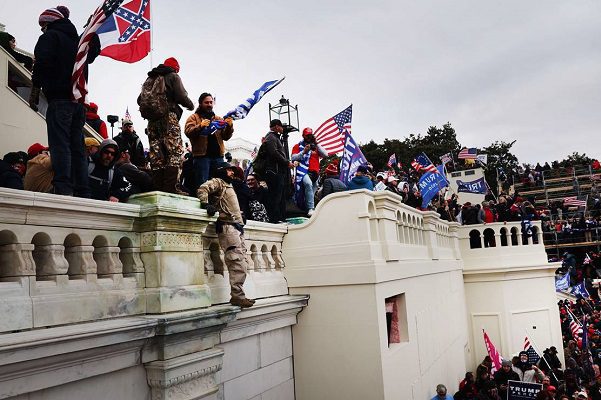 FBI alerta posibles "protestas armadas" durante la toma de poder de Biden