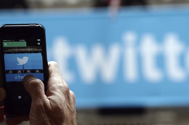 Twitter suspende más de 70 mil cuentas con contenido sobre la teoría conspirativa "QAnon"