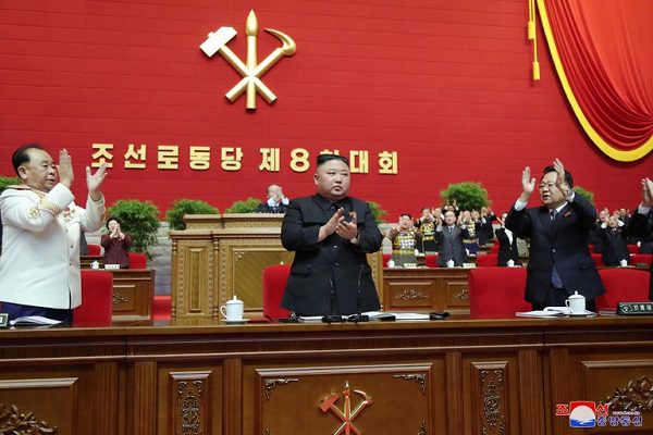 El líder norcoreano Kim Jong Un promete construir el ejército más poderoso