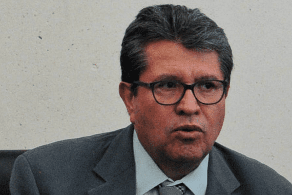 Ricardo Monreal advierte que grupos buscan politizar la vacunación