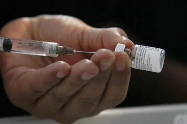 Farmacias y tiendas de autoservicios ofrecen a Gobierno Federal aplicar vacunas