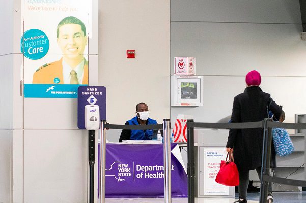 Ante nueva cepa brasileña, Reino Unido prohíbe vuelos de Sudamérica y Portugal