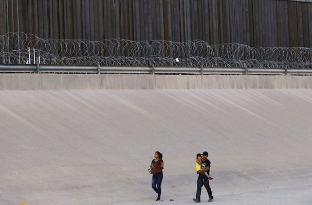 Migrantes mexicanos en EU deben recibir vacuna, de acuerdo con el T-MEC: Ebrard