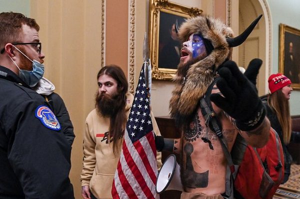 Trumpistas querían asesinar a legisladores en el Capitolio, aseguran fiscales de EU