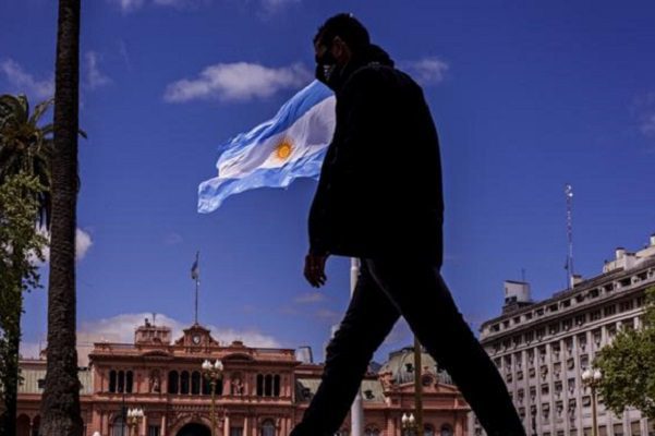 Argentina confirma presencia de cepa británica de Covid-19
