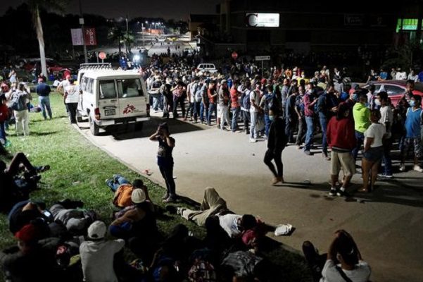 Caravana migrante procedente de Honduras logra avanzar a Guatemala