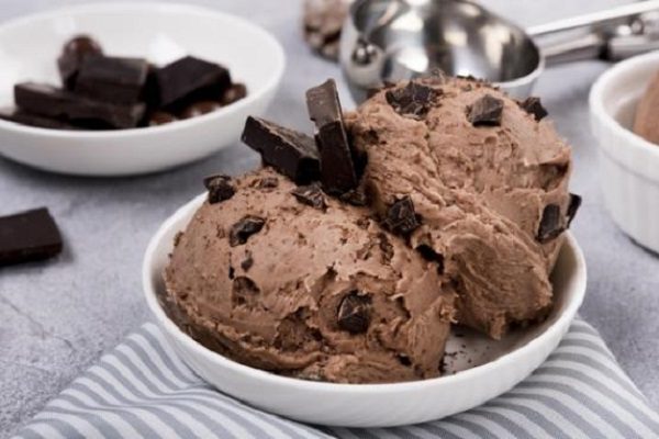 Desechan 2 mil cajas de helado tras dar positivo a Covid-19, en China