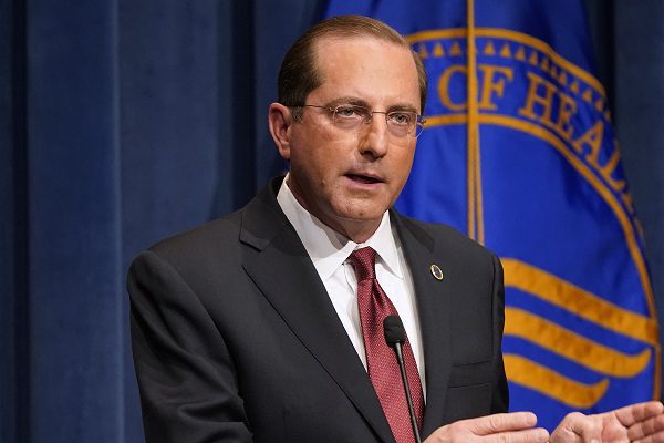 Una nueva renuncia para Trump, el secretario de Salud dimite