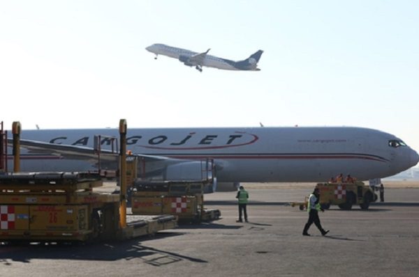 Arriba a México nuevo lote de vacunas de Pfizer