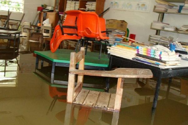 SEP repone 306 mil libros de texto dañados por inundaciones en Tabasco