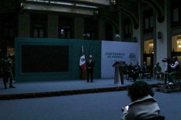En plena conferencia de AMLO, se fue la luz #VIDEO