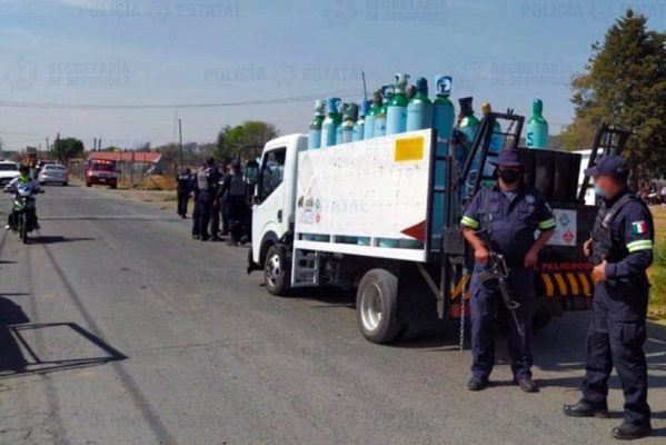 Caen sujetos que robaron camión cargado con tanques de oxígeno, en Edomex