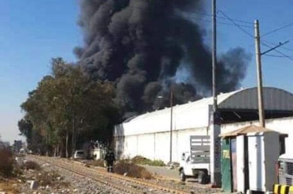 Fuerte incendio en fábrica de colchones en Ecatepec #VIDEOS