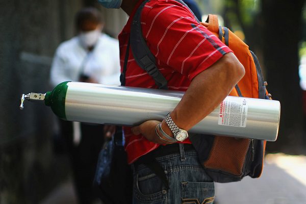 Proponen 7 años de cárcel a quien lucre con tanques de oxígeno en CDMX