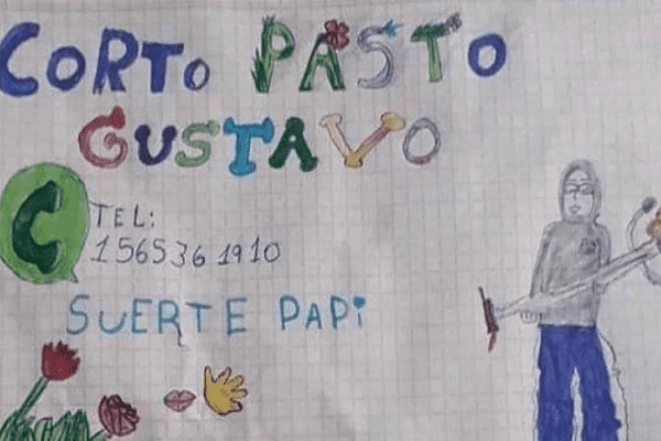 Pequeña salva a su papá desempleado dibujándole un CV