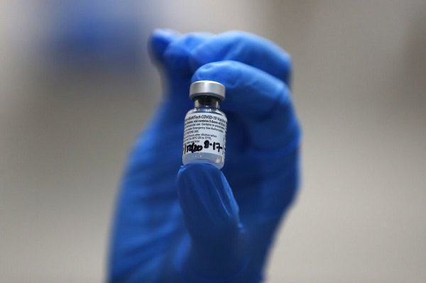 OMS y Pfizer pactan distribuir 40 millones de vacunas a países pobres