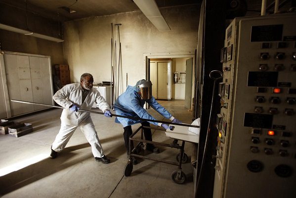 Ante tantas muertes por Covid-19, Los Ángeles elimina límite diario de cremaciones