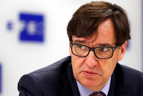 En pleno repunte de contagios, ministro de Salud de España deja el cargo