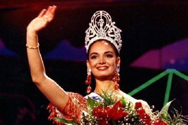 Quieren a la ex Miss Universo Lupita Jones para gobernadora de BC
