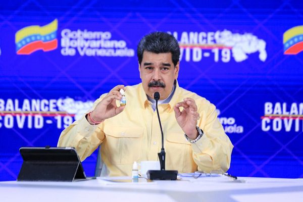 Nicolás Maduro presenta una gotas “milagrosas” que “neutralizan” al 100% el Covid-19