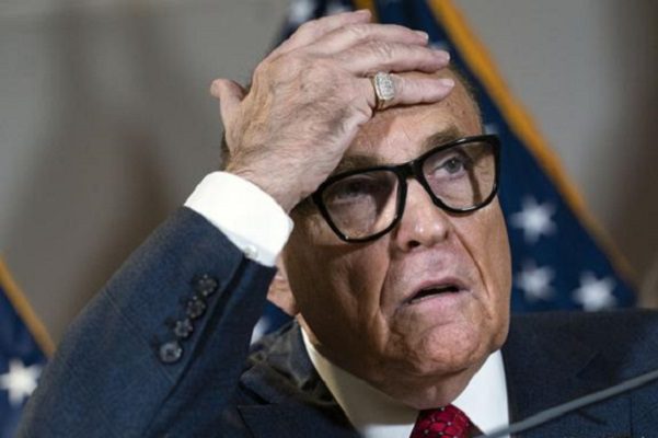 Rudy Giuliani es demandado por la "gran mentira" del fraude electoral