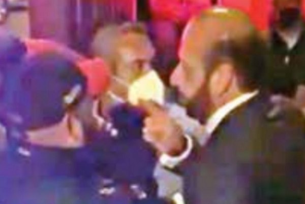 Vecinos identifican a #LordMisZapatos. Aseguran que realiza fiestas continuamente