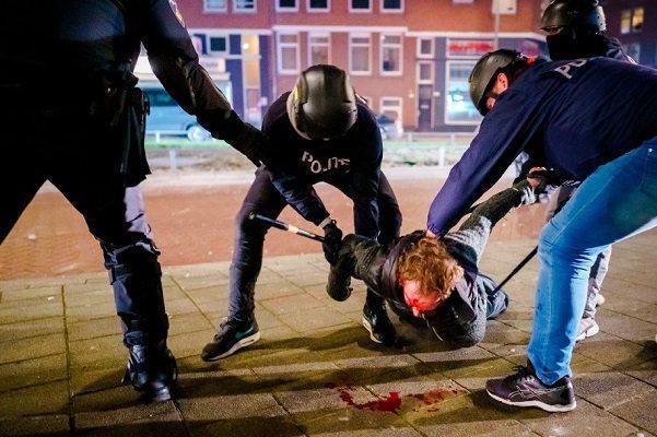 Al menos 250 detenidos tras tres noches de protestas en los Países Bajos #VIDEOS
