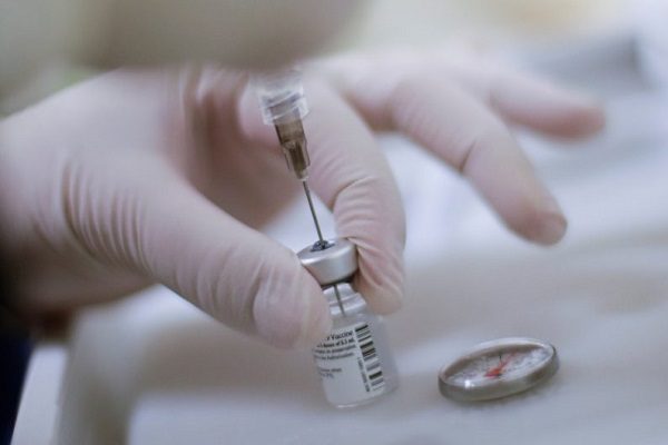Gobernadores panistas no podrán adquirir vacunas de Pfizer y AstraZeneca este año