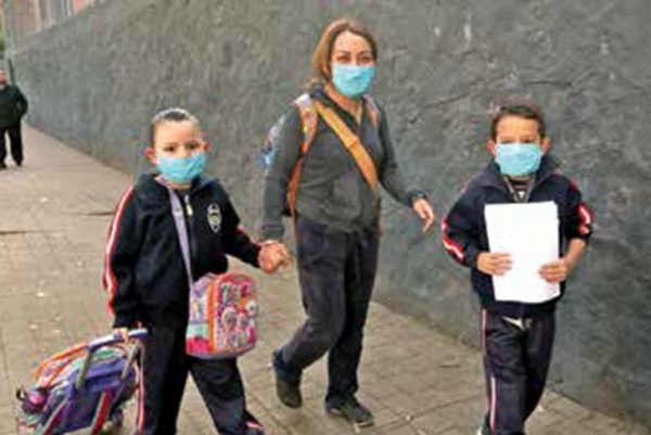 Escuelas privadas amagan con volver a clases en febrero