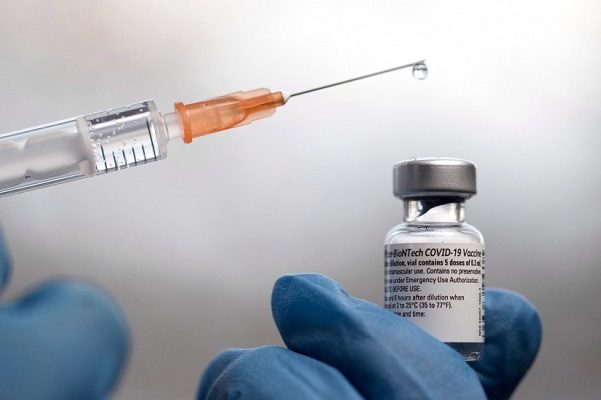 Pfizer reanudará envío de vacunas a partir del 15 de febrero, asegura Ebrard