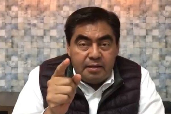 Barbosa tacha de “inútil” a la Profeco; Sheffield lo llama “demente”